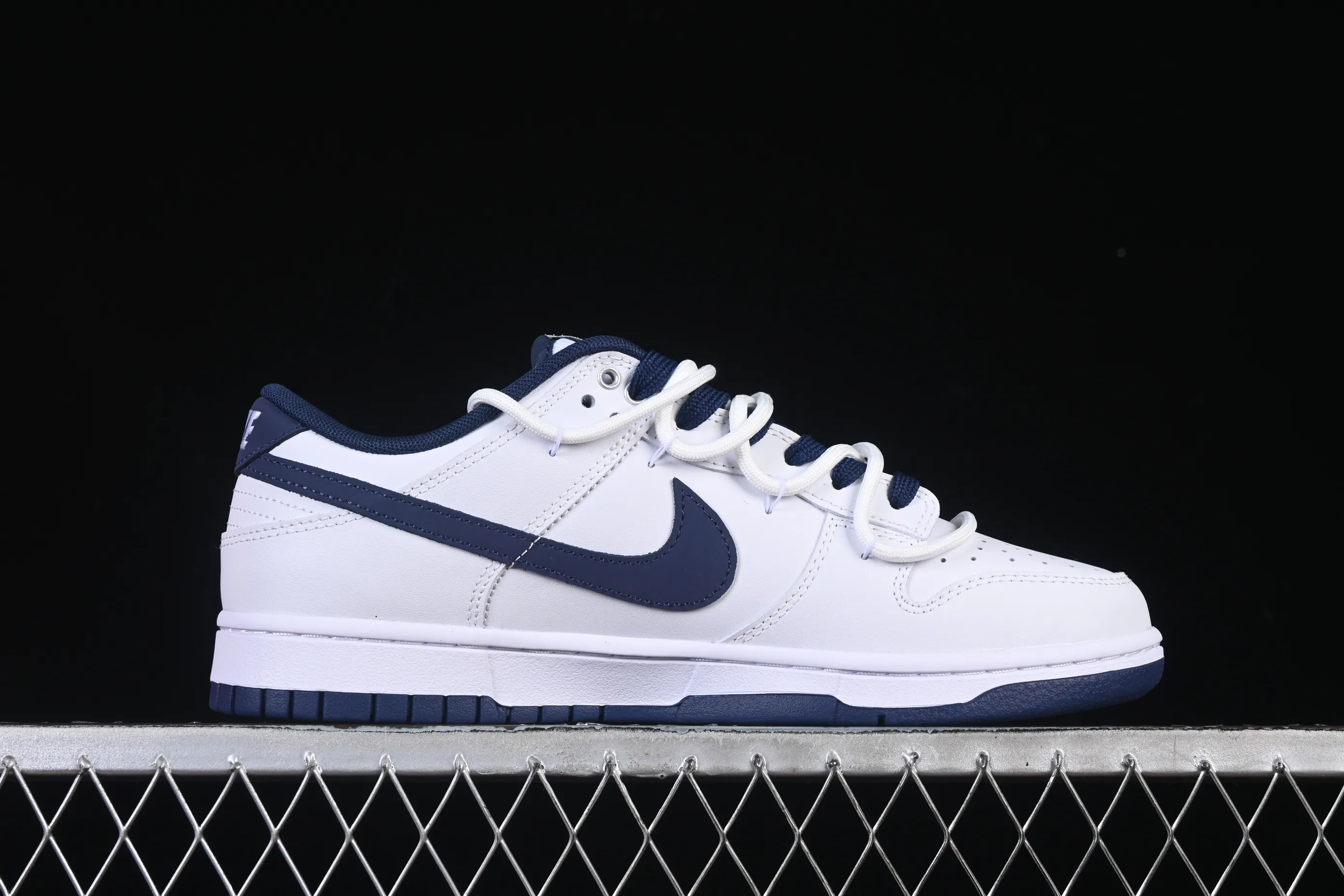 All Categories Nk SB Dunk Series Nk SB Dunk Low High-end Customized Low-top Shoes Nike SB Dunk Low "Just Do It" Straps Anniversary High-end Customized Low-top Casual Shoes WB0620-118